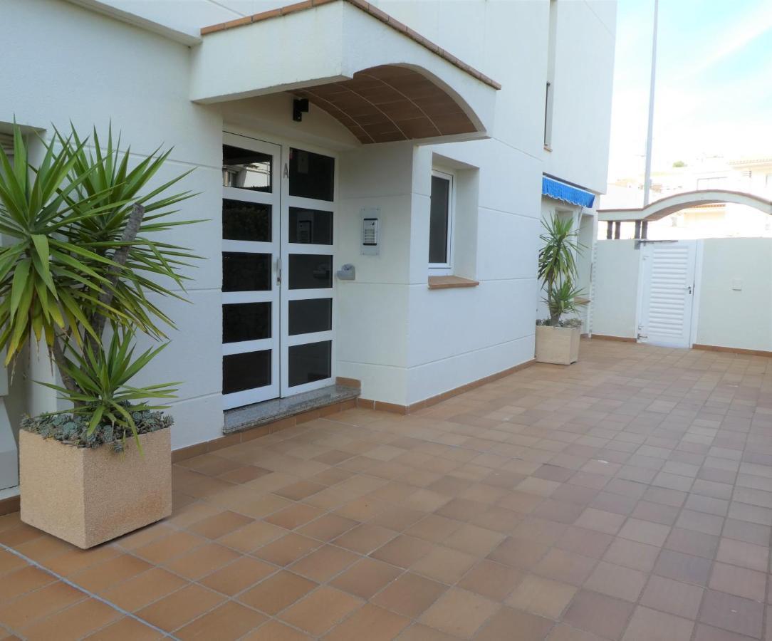 Apartaments Club Nautic L' Escala Exterior foto