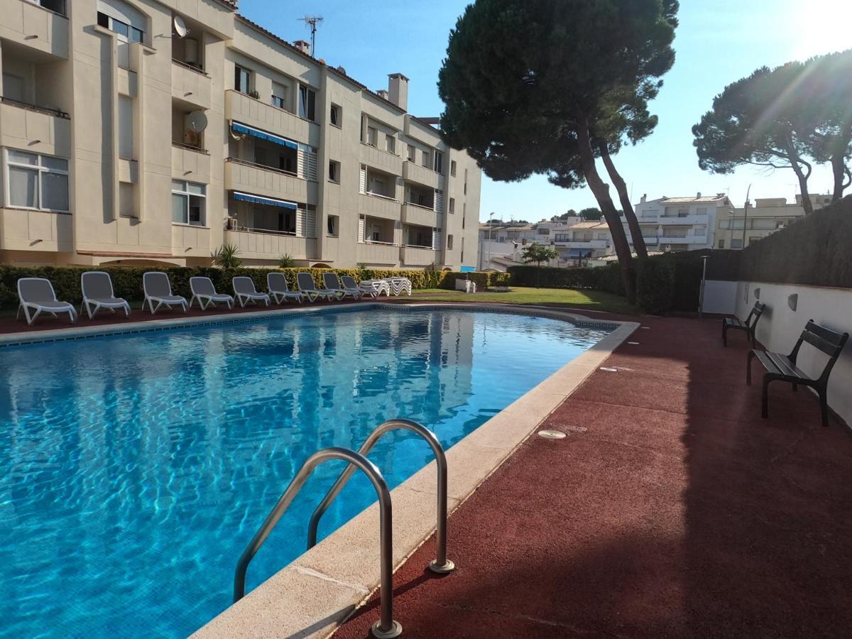 Apartaments Club Nautic L' Escala Exterior foto